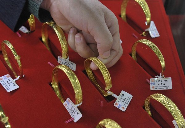 配资门户官方平台网站 揭秘假黄金：能否打上999标识及其真伪鉴别方法
